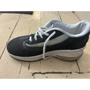 Skechers womens shoes size 7 black low tops suede uppers